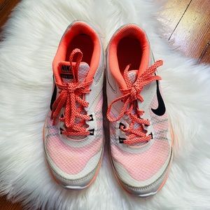 Nike sneakers size 5,5